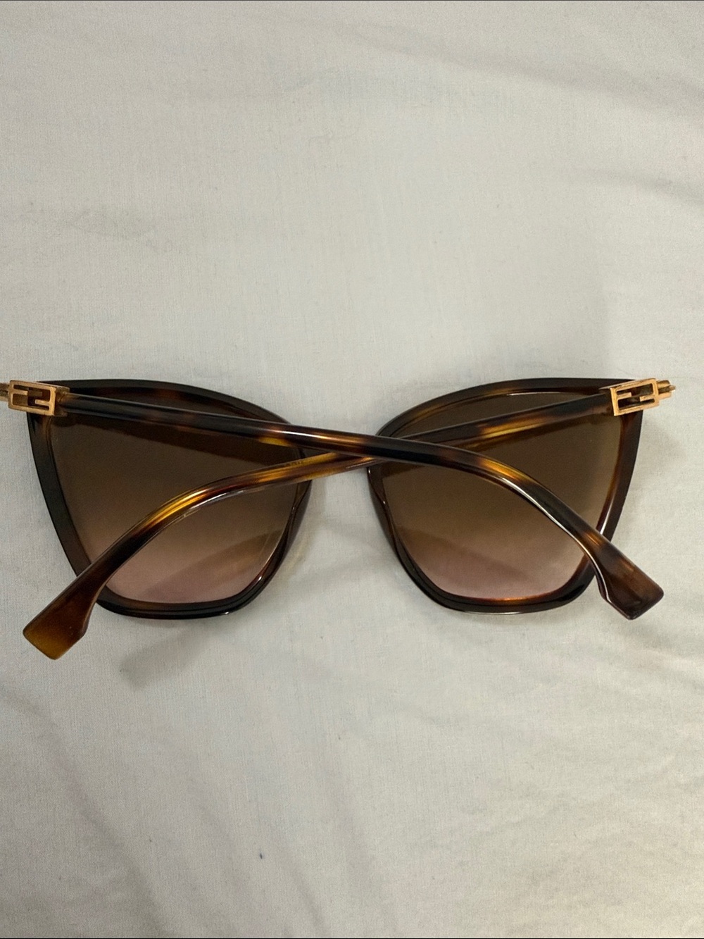 Fendi  Sunglasses - Picture 4 of 16